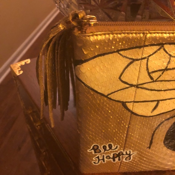 Eileen Kramer Gold Metallic Bee Happy Clutch NWOT - Picture 3 of 8
